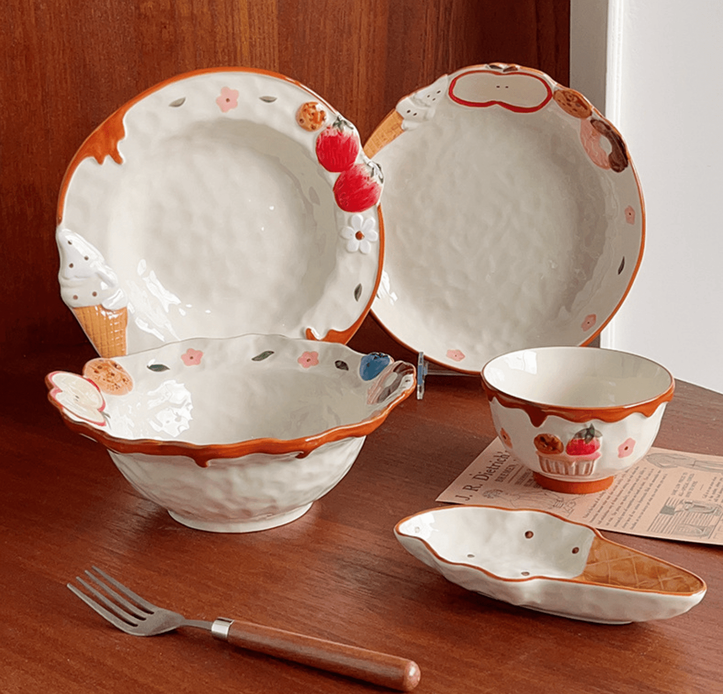 Hand - Painted Apple Embossed Ceramic BowlPorcelain / Ceramic
