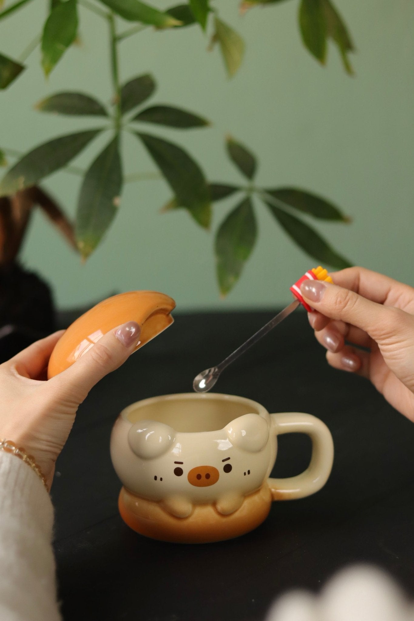 Piggy Burger CupPorcelain / Ceramic