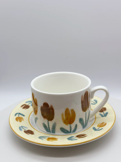 Tulip Mug and Saucer Set - BrownPorcelain / Ceramic