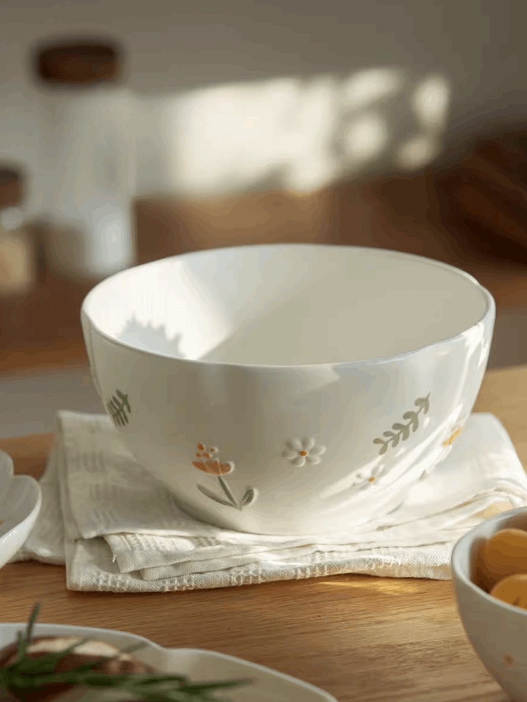 Daisy Embossment BowlPorcelain / Ceramic