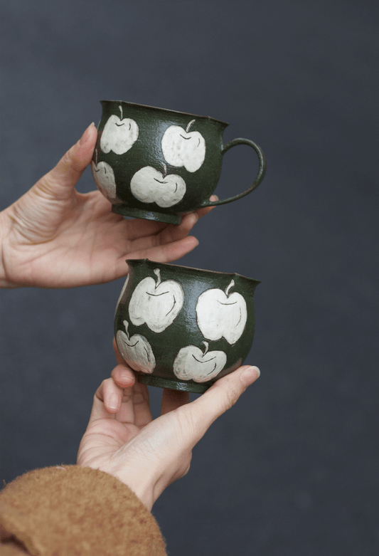 Orchard Green Hand - Painted Apple Ceramic MugCoarse Pottery
