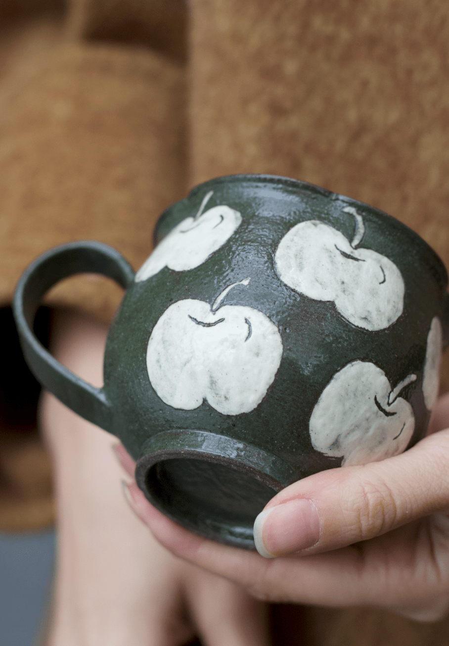 Orchard Green Hand - Painted Apple Ceramic MugCoarse Pottery