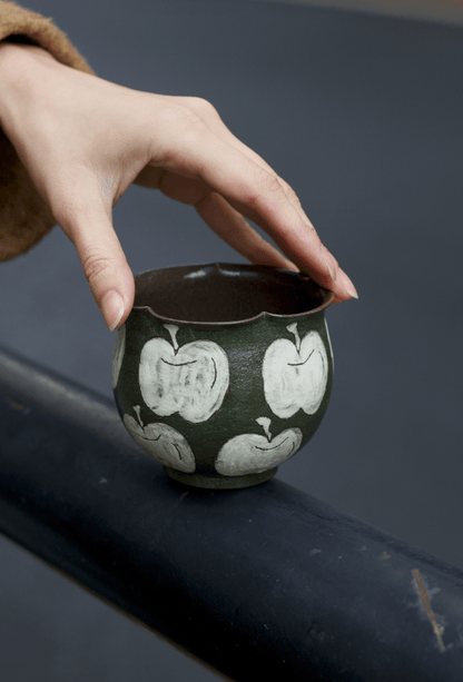 Orchard Green Hand - Painted Apple Ceramic MugCoarse Pottery