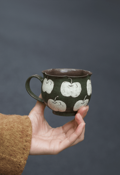 Orchard Green Hand - Painted Apple Ceramic MugCoarse Pottery