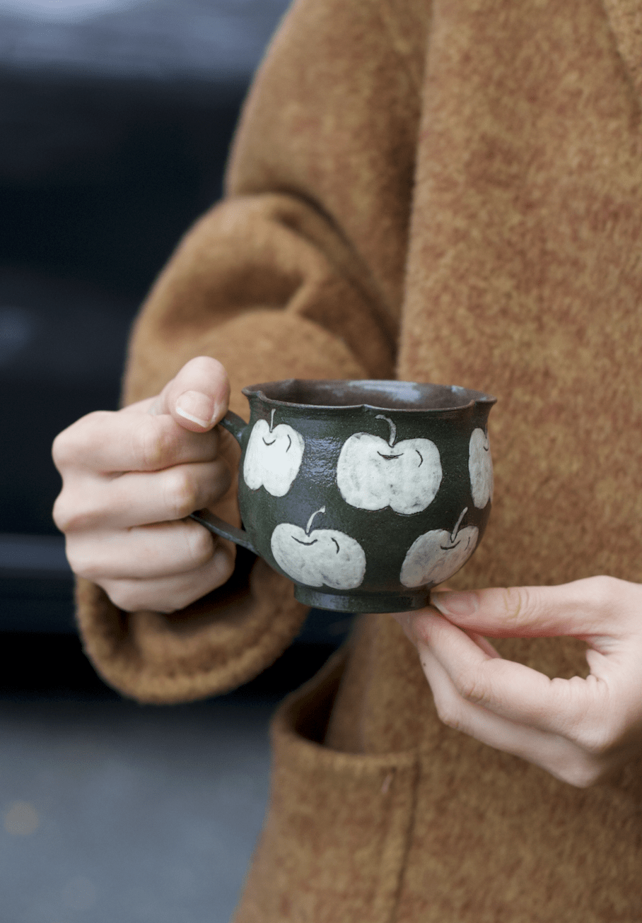 Orchard Green Hand - Painted Apple Ceramic MugCoarse Pottery