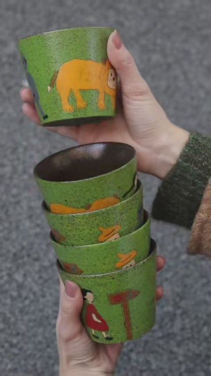 Video showing the illustrations around the Emerald Journey ceramic cup