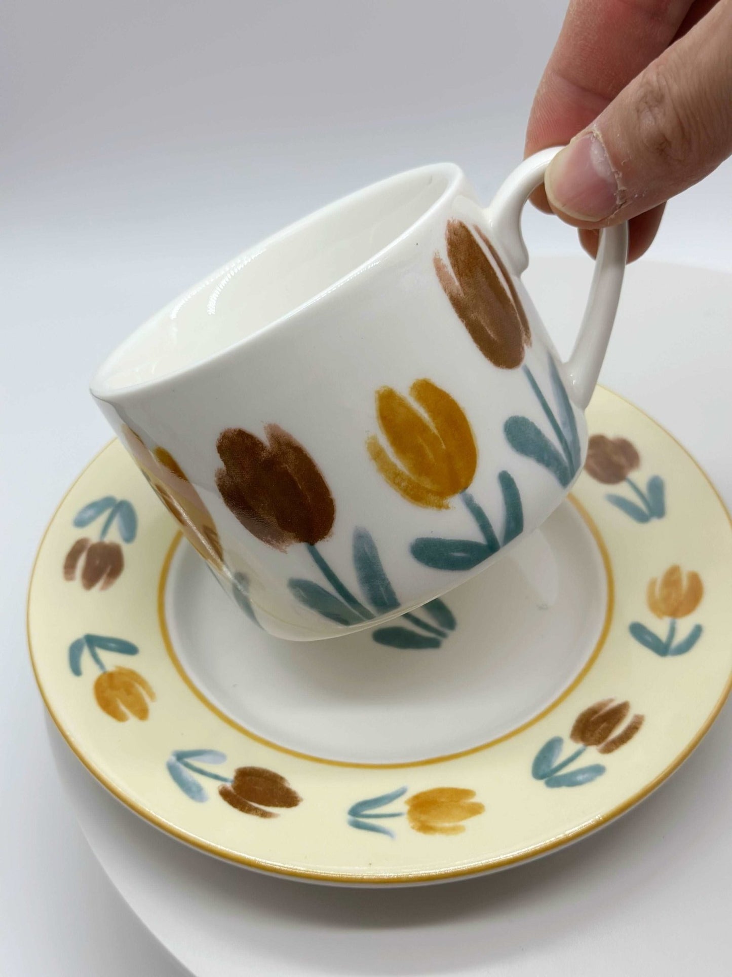 Tulip Mug and Saucer Set - BrownPorcelain / Ceramic